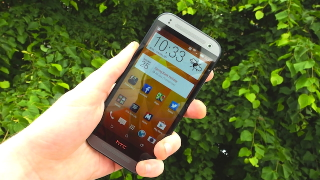 Illustration for article titled HTC One Mini 2 Review: Premium Looks for Smaller Pockets